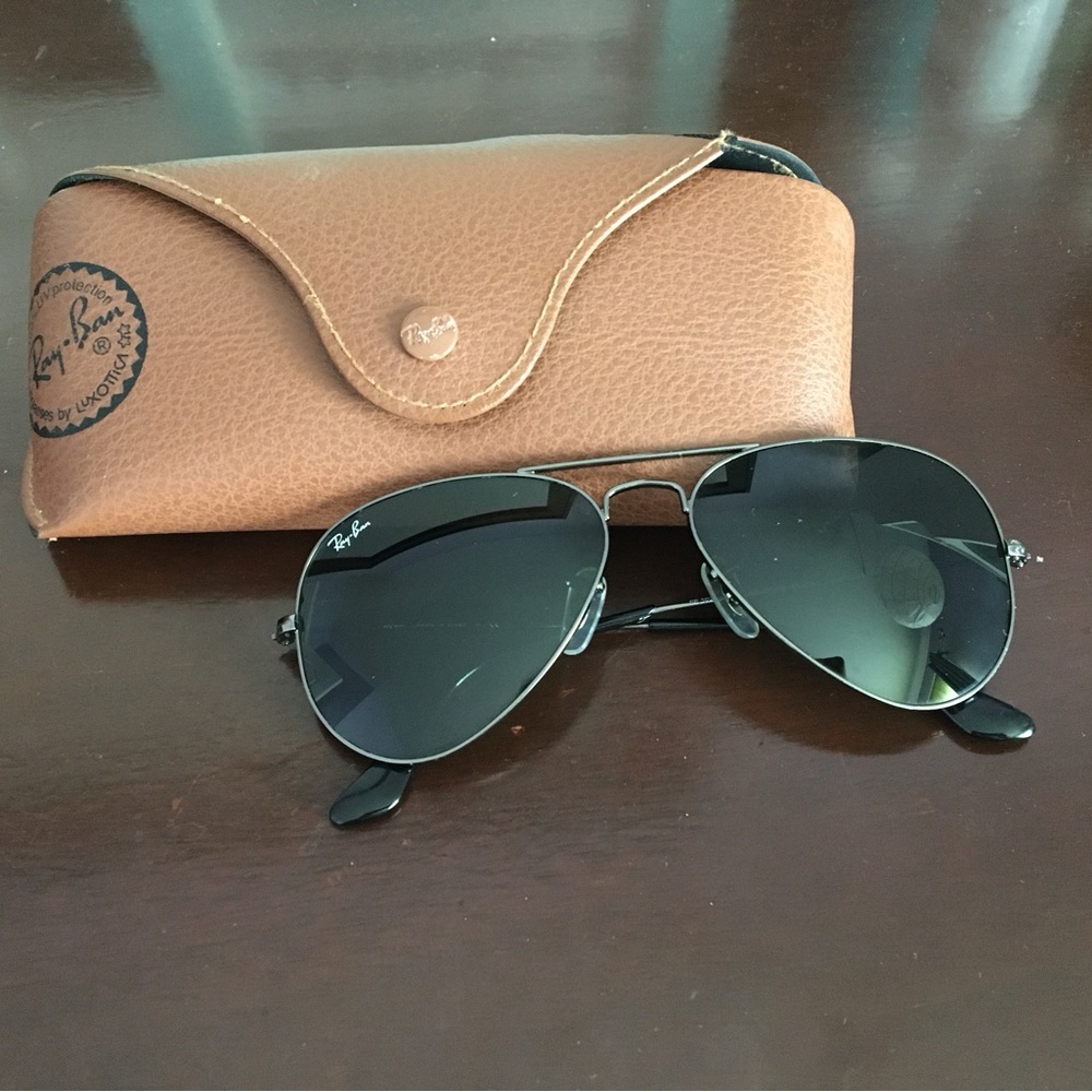 Ray-Ban Classic Black Aviator Sunglasses with Brown Case